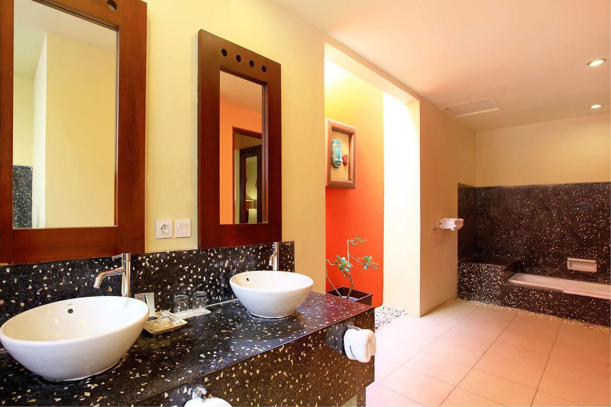 Mutiara Jimbaran Villas Kuta Selatan Exterior foto
